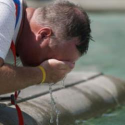 İngiltere resmen kaynıyor: &Uuml;lkede aşırı sıcaklar hayatı fel&ccedil; etti!