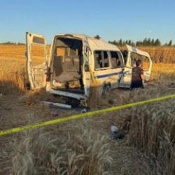 İstanbul'da bir minib&uuml;s yoldan &ccedil;ıktı: &Ouml;l&uuml; ve yaralılar var
