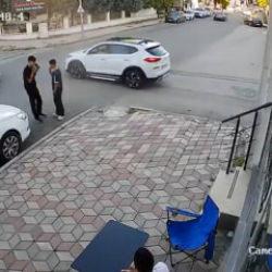 Kazaya sebebiyet veren cip, bir şey olmamış gibi olay yerinden uzaklaştı