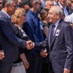 Kemal Kılı&ccedil;daroğlu ve &Ouml;zg&uuml;r &Ouml;zel, mutlak butlan sonrasında bir arada