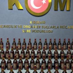 Kırşehir'de urdurulan ara&ccedil;tan onlarca şişe g&uuml;mr&uuml;k ka&ccedil;ağı i&ccedil;ki &ccedil;ıktı!