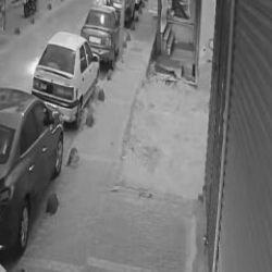 K&uuml;&ccedil;&uuml;k&ccedil;ekmece'de motosiklet dehşeti: &Ccedil;arptığı &ccedil;ocuğu kaldırıma bırakıp ka&ccedil;tı