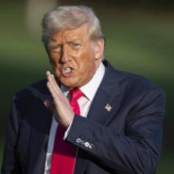 Mahkemeden onay &ccedil;ıktı: Trump 2 &uuml;lkeden gelen m&uuml;ltecileri kapı &ouml;n&uuml;ne koyacak