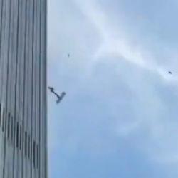 Pekin'in en y&uuml;ksek g&ouml;kdelenine k&uuml;&ccedil;&uuml;k u&ccedil;ak &ccedil;arptı