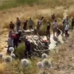 Şanlıurfa&rsquo;da otomobil şarampole yuvarlandı: &Ouml;l&uuml; ve yaralılar var