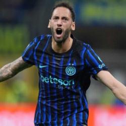 Se&ccedil;im d&ouml;nemi Fenerbah&ccedil;e'yle anılmıştı! Inter, Hakan &Ccedil;alhanoğlu i&ccedil;in kararını verdi