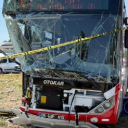 Son Dakika... Ankara'da belediye otob&uuml;s&uuml; kaza yaptı: Acı haber geldi!