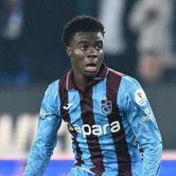 Transferde b&uuml;y&uuml;k s&uuml;rpriz! PSG'den Trabzonsporlu oyuncuya kanca