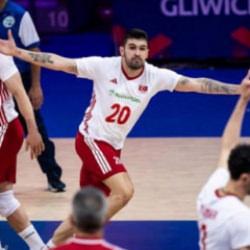 VNL'de g&uuml;&ccedil; g&ouml;sterisi! Efeler, &Ccedil;in'i set vermeden devirdi