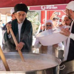 S&uuml;nb&uuml;l Efendi Tekkesi&rsquo;nde 13. kez aşure kazanları kaynadı 