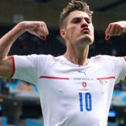 Yıldız golc&uuml; 30 yaşında milli takımı bıraktı