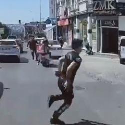 Esenyurt'ta film gibi kovalamaca! Ş&uuml;pheli durmayınca polis ateş a&ccedil;tı
