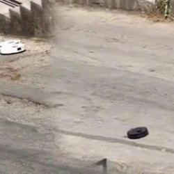 Ankara&rsquo;da ara&ccedil;ların bile &ccedil;ıkmakta zorlandığı yokuşta bu kez robot s&uuml;p&uuml;rgeler test edildi