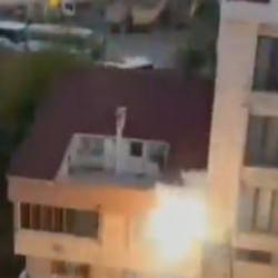 Arnavutk&ouml;y'de elektrik direğinde yaşanan patlamalar paniğe neden oldu
