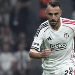 Beşiktaş'ta ayrılık resmileşti! G&ouml;khan Sazdağı, S&uuml;per Lig'in yeni ekibine transfer oldu