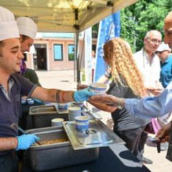 Bursa B&uuml;y&uuml;kşehir aşure ikramına devam ediyor 