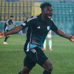 Erzurumspor'da 2 yabancı 1 T&uuml;rk futbolcuyla yollar ayrıldı