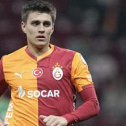 Galatasaray'ın T&uuml;rk futbolcusu Milli Takım kararını verdi! İşte formasını giyeceği &uuml;lke