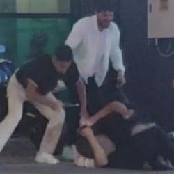 Gen&ccedil;lerin tekme tokat kavgası kamerada: Yere yatırıp demirle vurdular