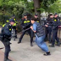 Hollanda polisi Fas'a elenmenin acısını Fas taraftarından &ccedil;ıkardı