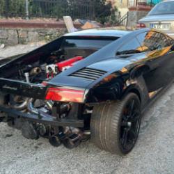 Tamir etmek i&ccedil;in aldığı 15 milyon liralık l&uuml;ks otomobille cipe &ccedil;arpıp ka&ccedil;tı