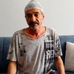 Kaldırımda &ccedil;ay i&ccedil;erken &ouml;l&uuml;mden d&ouml;nd&uuml;