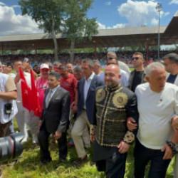 Kırkpınar ağalığında rekor! Ufuk &Ouml;z&uuml;nl&uuml;'ye ebedi ağalık altın kemeri...