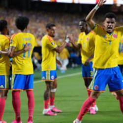 Kolombiya'ya son 16 i&ccedil;in tek gol yetti! Bir Afrika takımı daha veda etti