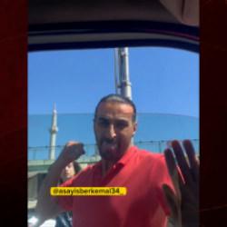 "Neden bakıyorsun" diyerek &ouml;n&uuml;n&uuml; kesti! Aracın camını kırıp darbetti!