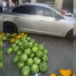 L&uuml;ks aracıyla girdiği pazar alanına girdi pazarcının tezgahını darmadağın etti