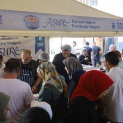 Bursa B&uuml;y&uuml;kşehir'in aşure ikramları G&uuml;rsu'da devam etti