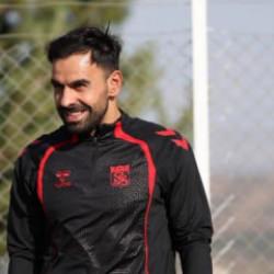 1. Lig ekibi tecr&uuml;beli futbolcusuyla s&ouml;zleşme uzattı