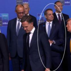 Mi&ccedil;otakis'in Trump ile tokalaşma beklediği anlar Yunan medyasında g&uuml;ndem oldu