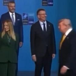 Aile fotoğrafında soğuk r&uuml;zgarlar! Meloni Trump'ı g&ouml;r&uuml;nce başını &ccedil;evirdi