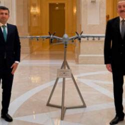 Aliyev, Baykar Y&ouml;netim Kurulu Başkanı Bayraktar'ı kabul etti