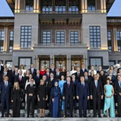 Ankara'da NATO Zirvesi resepsiyonu: K&uuml;lliye'de aile fotoğrafı