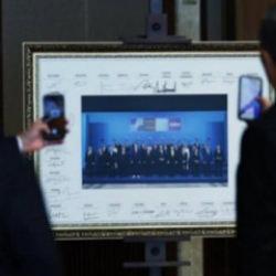 Ankara'da tarihi zirve: NATO liderlerinden imzalı aile fotoğrafı