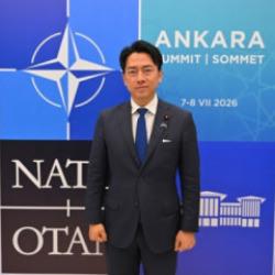 NATO zirvesinde komik an! Japon Bakanı şaşkına &ccedil;evirdi: Bakın neye benzetti