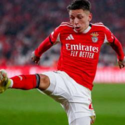 Aral Şimşir rekoru kesmedi! Trabzonspor'dan gen&ccedil; yıldız i&ccedil;in Benfica'ya dev teklif