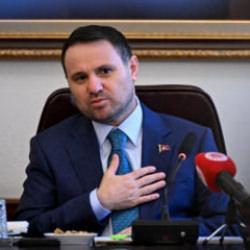 Bakan G&uuml;rlek, Kızılay&rsquo;a 150 bin lira bağışladı