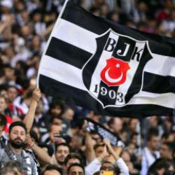 Beşiktaş Salih &Ouml;zcan'ı resmen a&ccedil;ıkladı!