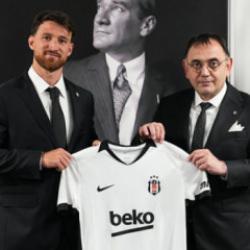 Beşiktaş Salih &Ouml;zcan'ı resmen a&ccedil;ıkladı!