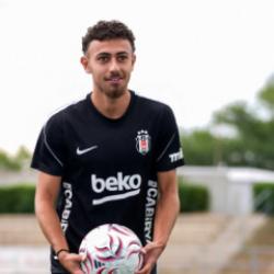 Beşiktaş'ın yeni transferi İlhan Fakılı idol&uuml;n&uuml; a&ccedil;ıkladı!