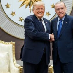 Beyaz Saray, Trump ve Erdoğan'ın tokalaştığı fotoğrafı paylaştı