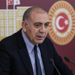 CHP İstanbul Kongresi i&ccedil;in flaş karar: Dava ertelendi, G&uuml;rsel Tekin g&ouml;reve devam edecek