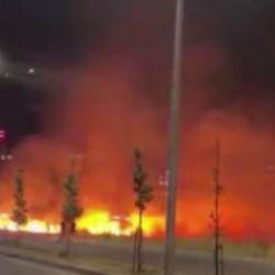 Diyarbakır&rsquo;da geceyi g&uuml;nd&uuml;ze &ccedil;eviren yangın
