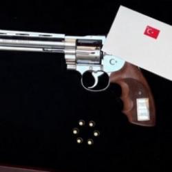 Erdoğan&rsquo;ın hediye ettiği silahın d&uuml;nyada eşi benzeri yok: İki mermiyi birden atıyor!