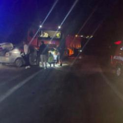Feci kaza! Tır ile otomobil &ccedil;arpıştı! 3 kişi hayatını kaybetti