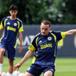 Fenerbah&ccedil;e yeni sezon hazırlıklarına g&uuml;nde &ccedil;ift antrenmanla devam ediyor