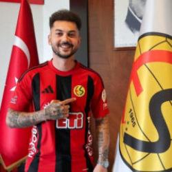 Fenerbah&ccedil;e'nin eski oyuncusu Eskişehirspor'a imza attı